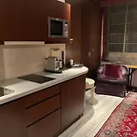 Dans Le Quartier Luxe * Neuilly-sur-Seine