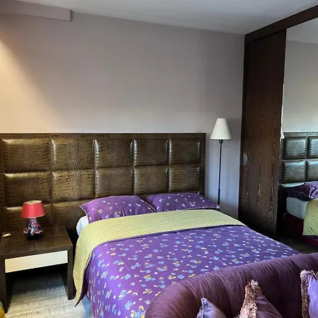 Dans Le Quartier Luxe * Нёйи-сюр-Сен