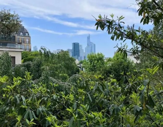 Dans Le Quartier Luxe * Neuilly-sur-Seine